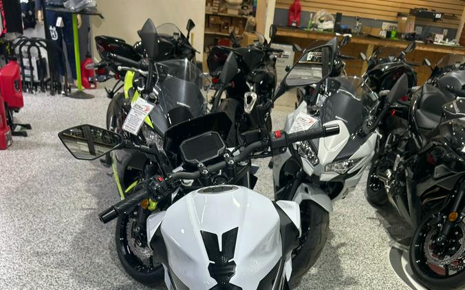 2026 Kawasaki Z500 SE ABS
