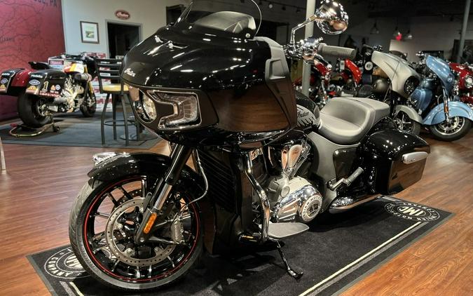 2023 Indian Motorcycle® Challenger® Limited Black Metallic