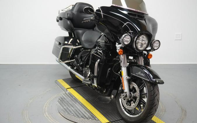 2016 Harley-Davidson® Ultra Limited Low Vivid Black