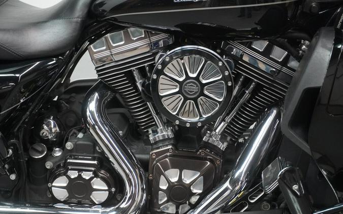 2016 Harley-Davidson® Ultra Limited Low Vivid Black