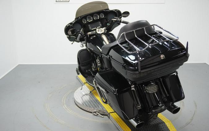 2016 Harley-Davidson® Ultra Limited Low Vivid Black