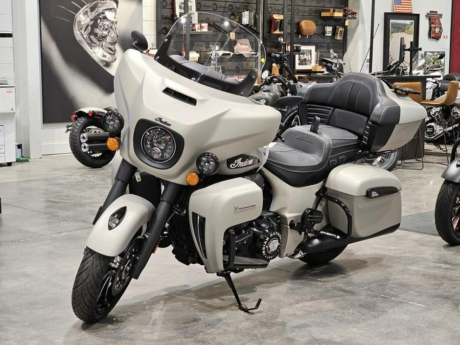 2023 Indian Motorcycle® Roadmaster® Dark Horse® Silver Quartz Smoke