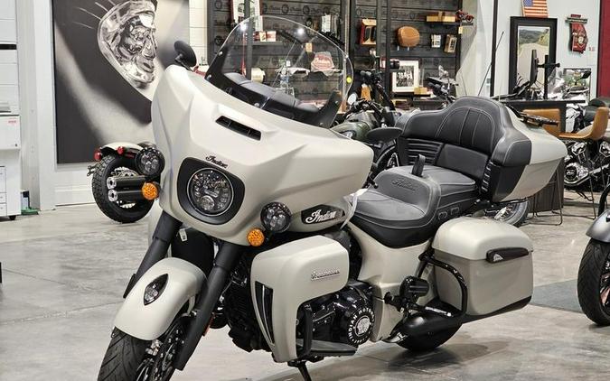 2023 Indian Motorcycle® Roadmaster® Dark Horse® Silver Quartz Smoke