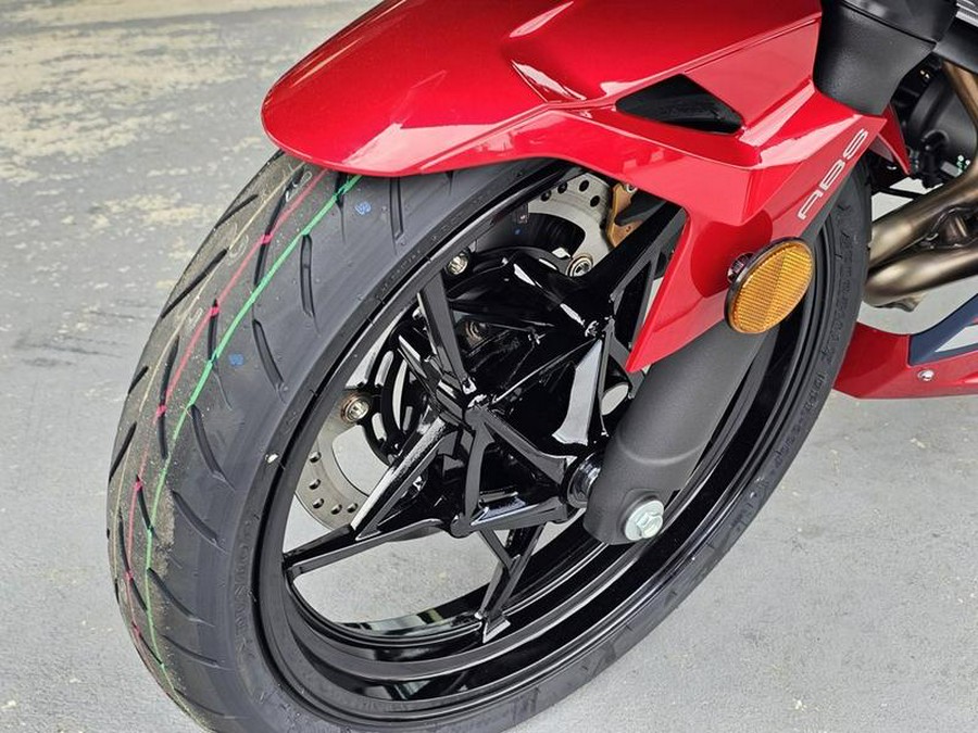 2026 Kawasaki Ninja® 500 ABS Metallic Matte Twilight Blue