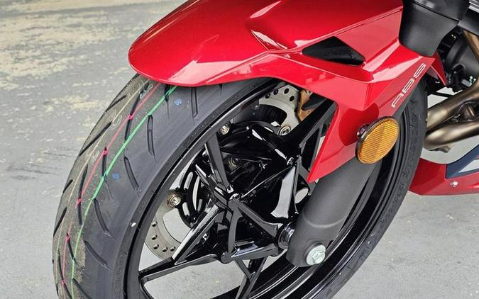 2026 Kawasaki Ninja® 500 ABS Metallic Matte Twilight Blue