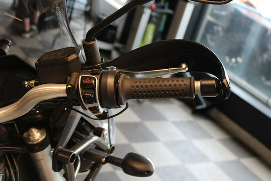 2023 Moto Guzzi V85 TT TRAVEL