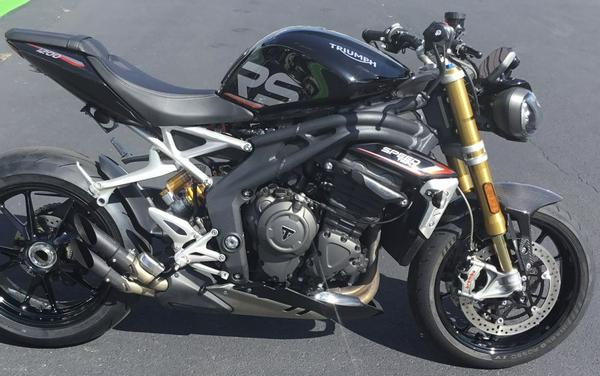 2022 Triumph Speed Triple 1200 RS Sapphire Black