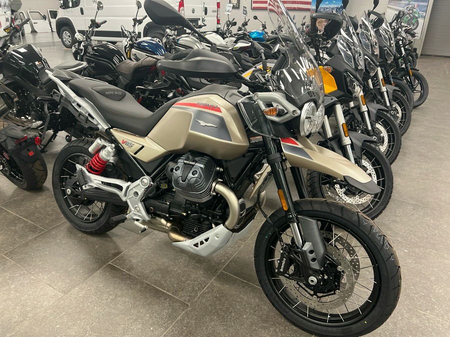 2025 Moto Guzzi V85 TT Travel