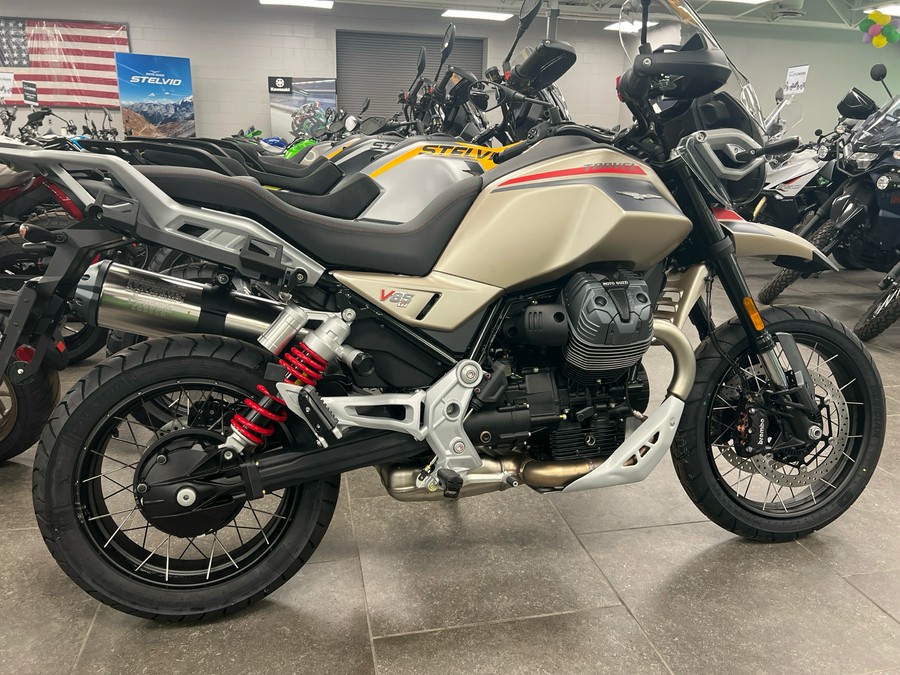 2025 Moto Guzzi V85 TT Travel