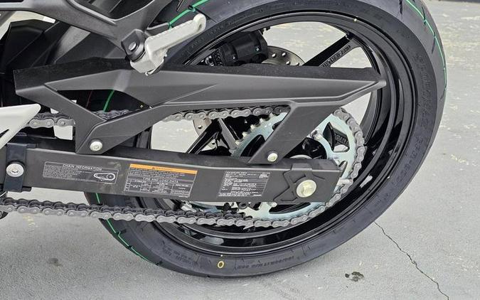 2026 Kawasaki Ninja® 500 ABS Metallic Yellowish Green/Ebony