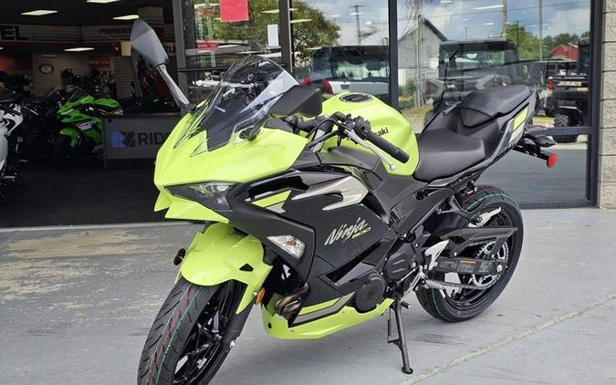 2026 Kawasaki Ninja® 500 ABS Metallic Yellowish Green/Ebony