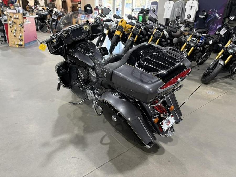 2017 Indian Motorcycle® Roadmaster® Steel Gray Over Thunder Black