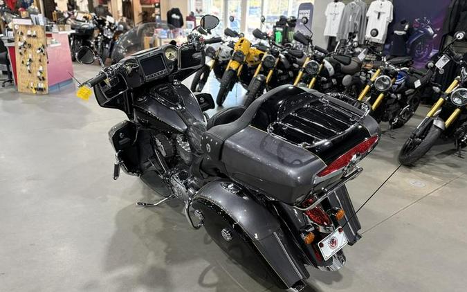 2017 Indian Motorcycle® Roadmaster® Steel Gray Over Thunder Black