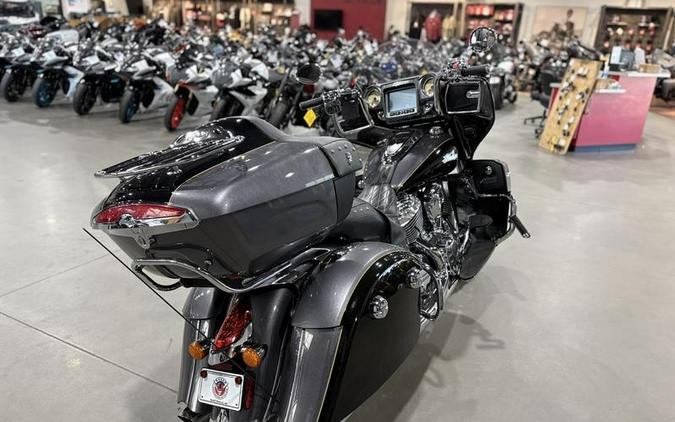 2017 Indian Motorcycle® Roadmaster® Steel Gray Over Thunder Black