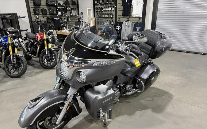 2017 Indian Motorcycle® Roadmaster® Steel Gray Over Thunder Black