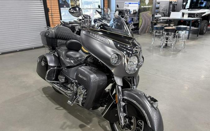 2017 Indian Motorcycle® Roadmaster® Steel Gray Over Thunder Black