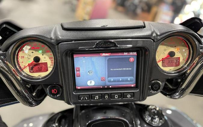 2017 Indian Motorcycle® Roadmaster® Steel Gray Over Thunder Black