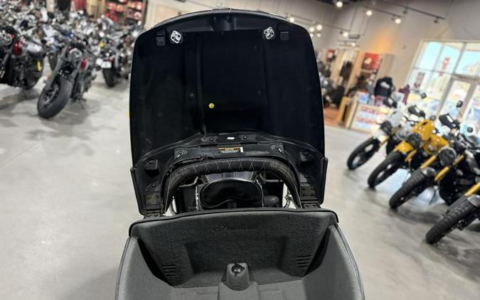 2017 Indian Motorcycle® Roadmaster® Steel Gray Over Thunder Black