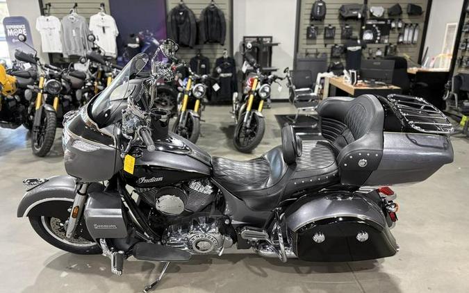2017 Indian Motorcycle® Roadmaster® Steel Gray Over Thunder Black