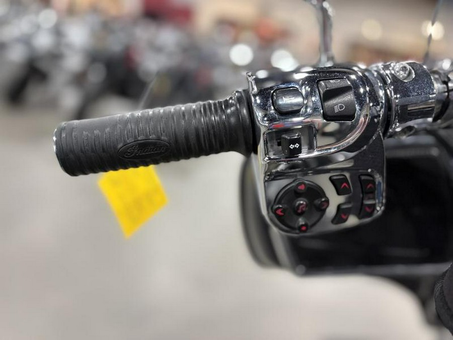 2017 Indian Motorcycle® Roadmaster® Steel Gray Over Thunder Black