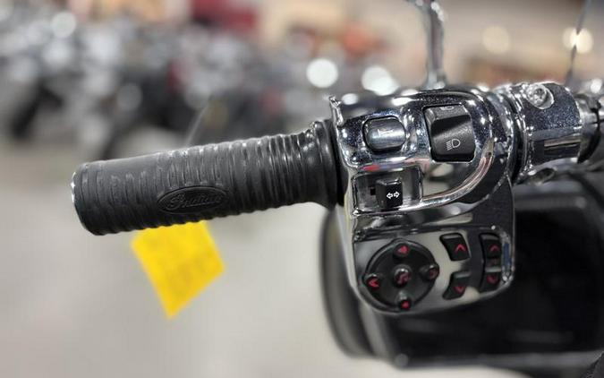 2017 Indian Motorcycle® Roadmaster® Steel Gray Over Thunder Black