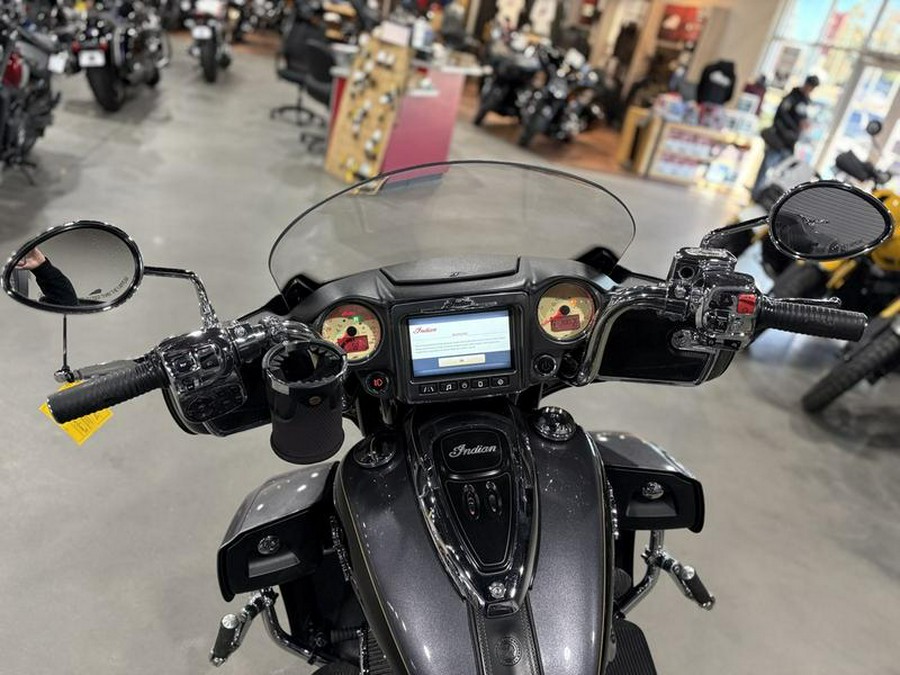 2017 Indian Motorcycle® Roadmaster® Steel Gray Over Thunder Black