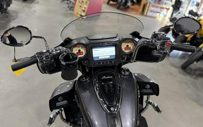 2017 Indian Motorcycle® Roadmaster® Steel Gray Over Thunder Black