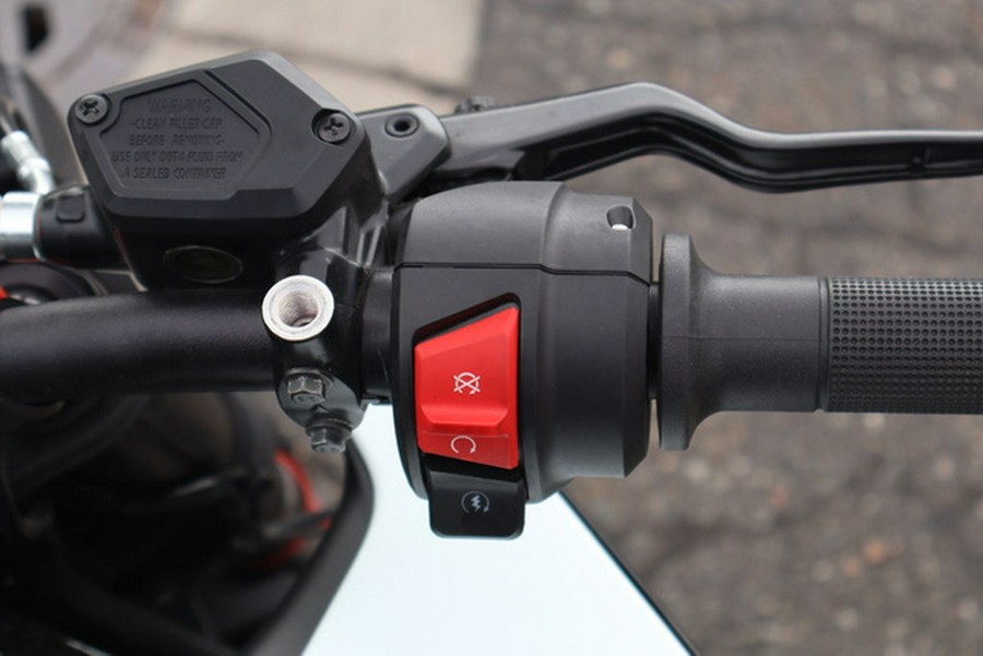2024 Husqvarna SVARTPILEN 401