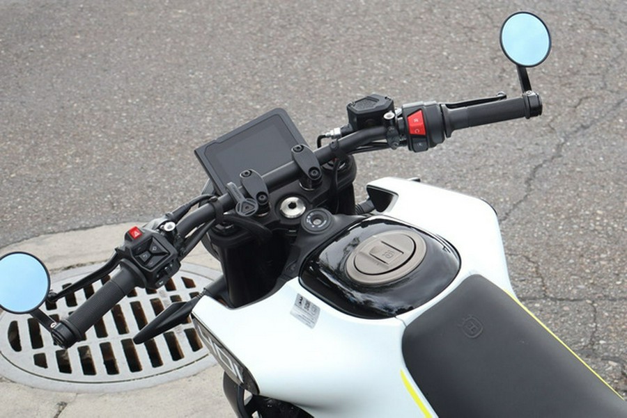 2024 Husqvarna SVARTPILEN 401