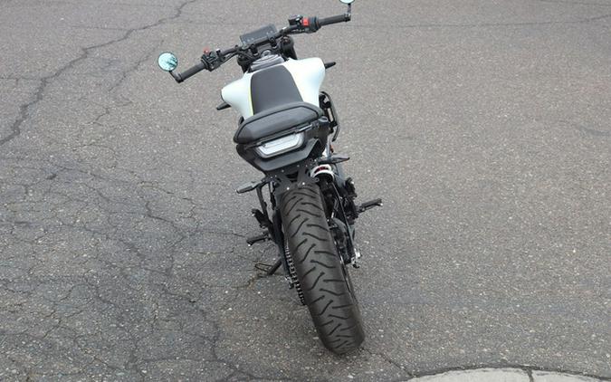 2024 Husqvarna SVARTPILEN 401