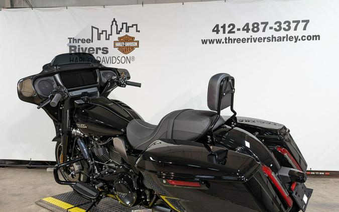 2024 Harley-Davidson® Street Glide® Vivid Black – Black Finish