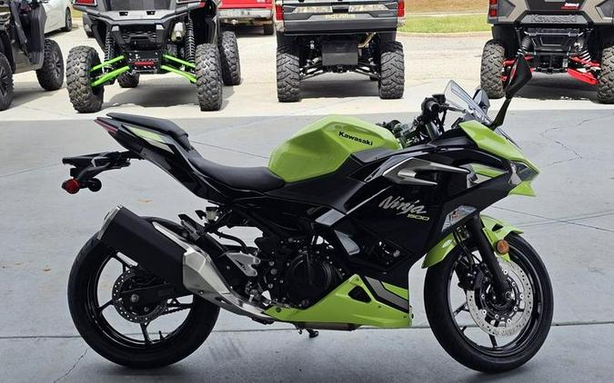 2026 Kawasaki Ninja® 500 ABS Metallic Yellowish Green/Ebony
