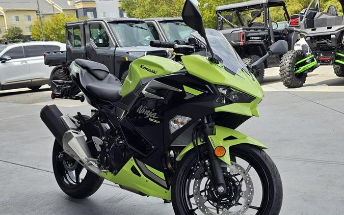 2026 Kawasaki Ninja® 500 ABS Metallic Yellowish Green/Ebony