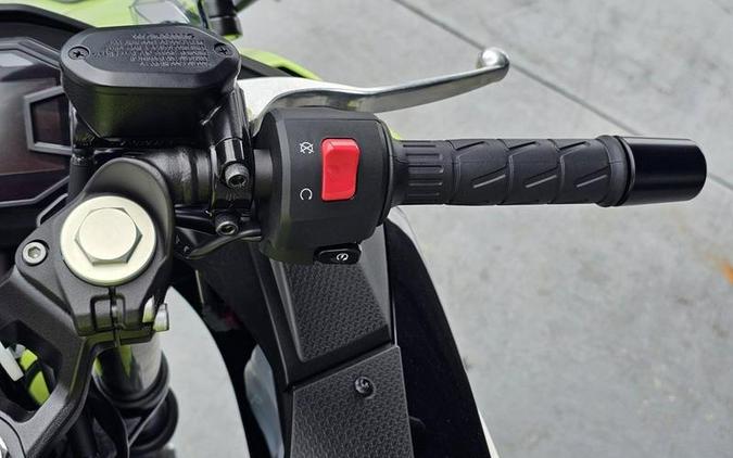 2026 Kawasaki Ninja® 500 ABS Metallic Yellowish Green/Ebony