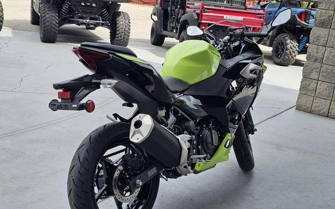 2026 Kawasaki Ninja® 500 ABS Metallic Yellowish Green/Ebony