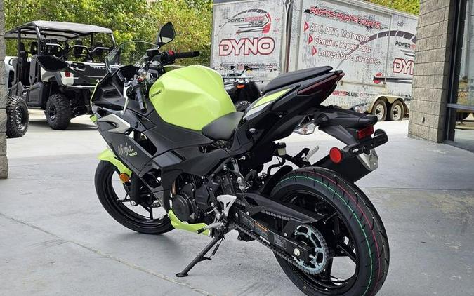 2026 Kawasaki Ninja® 500 ABS Metallic Yellowish Green/Ebony