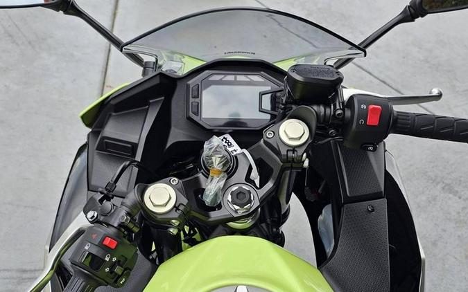 2026 Kawasaki Ninja® 500 ABS Metallic Yellowish Green/Ebony