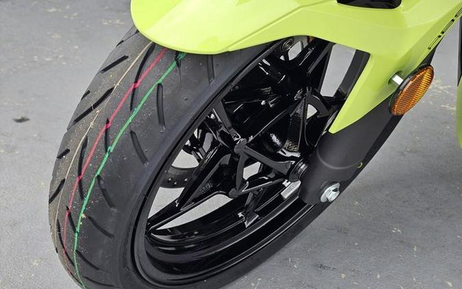 2026 Kawasaki Ninja® 500 ABS Metallic Yellowish Green/Ebony