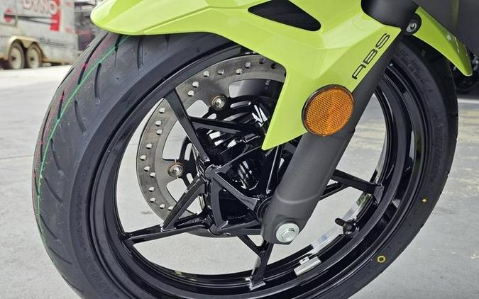 2026 Kawasaki Ninja® 500 ABS Metallic Yellowish Green/Ebony