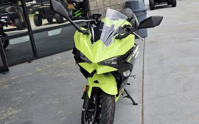 2026 Kawasaki Ninja® 500 ABS Metallic Yellowish Green/Ebony