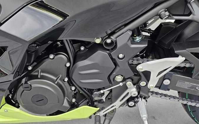 2026 Kawasaki Ninja® 500 ABS Metallic Yellowish Green/Ebony