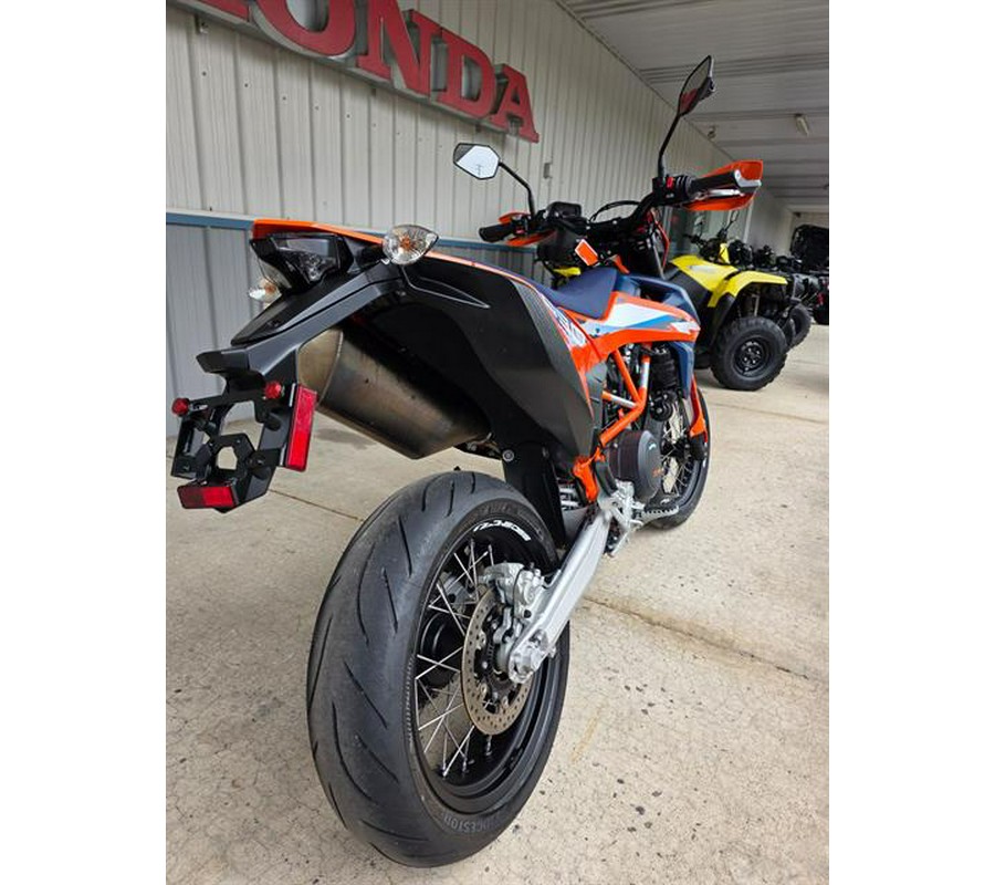 2024 KTM 690 SMC R