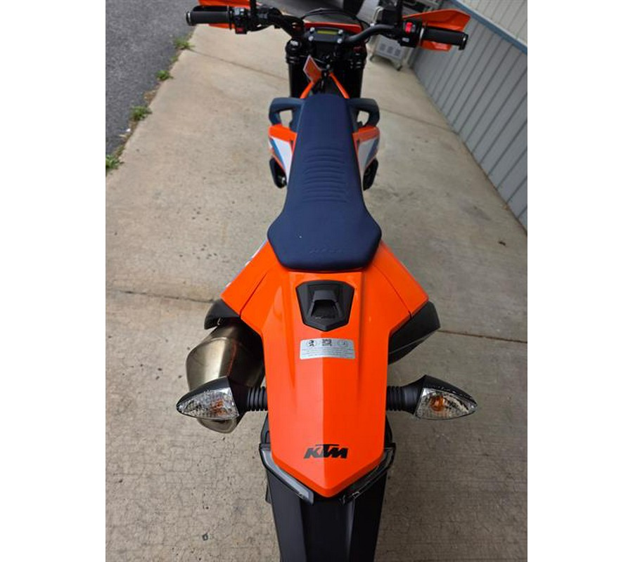 2024 KTM 690 SMC R