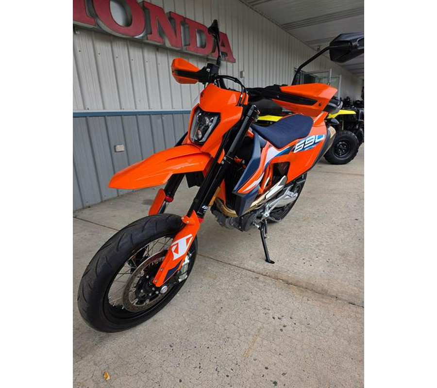2024 KTM 690 SMC R