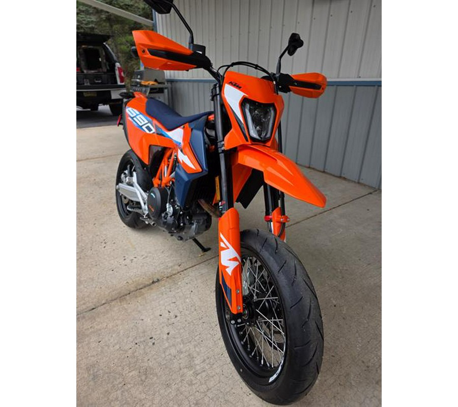 2024 KTM 690 SMC R