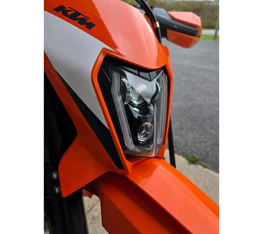 2024 KTM 690 SMC R