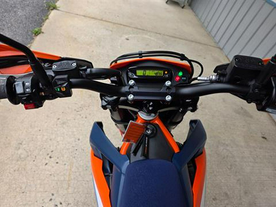 2024 KTM 690 SMC R