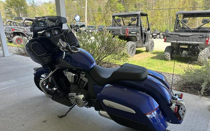 2022 Indian Motorcycle® Challenger® Limited Spirit Blue Metallic/Black Metallic