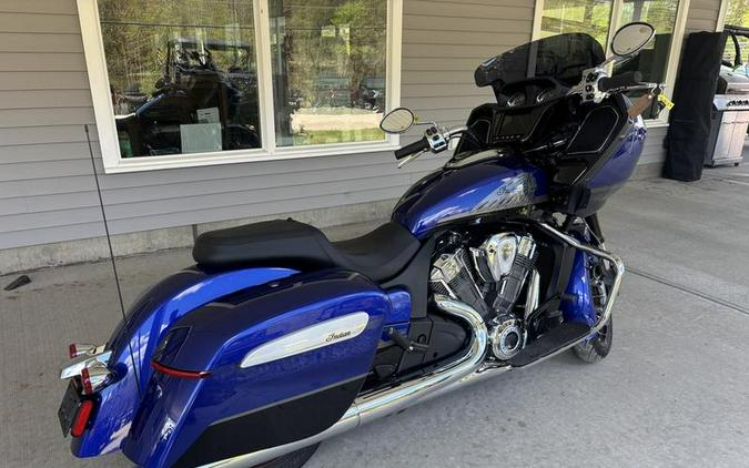 2022 Indian Motorcycle® Challenger® Limited Spirit Blue Metallic/Black Metallic