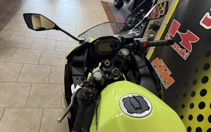 2026 Kawasaki Ninja 500 ABS Metallic Yellowish GreenEbony